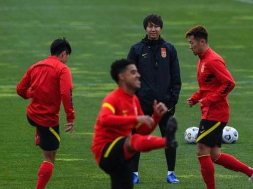 爆料足协的记者是谁啊视频,是谁爆出惊人内幕？